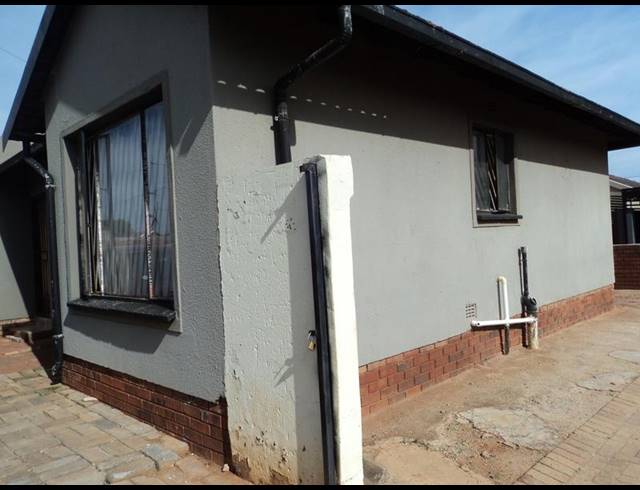 3 BEDROOM HOUSE FOR SALE IN PROTEA GLEN EXT